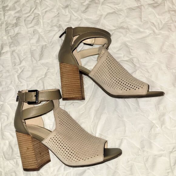 Marc Fisher Leather Perforated Wedges 10 - Picture 3 of 11